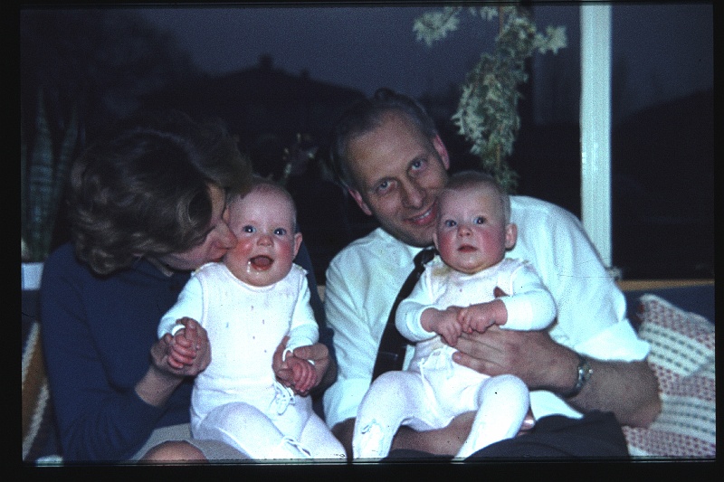 18.Delft feb 1964 Papa,Mama,Brigitte,Marion.JPG
